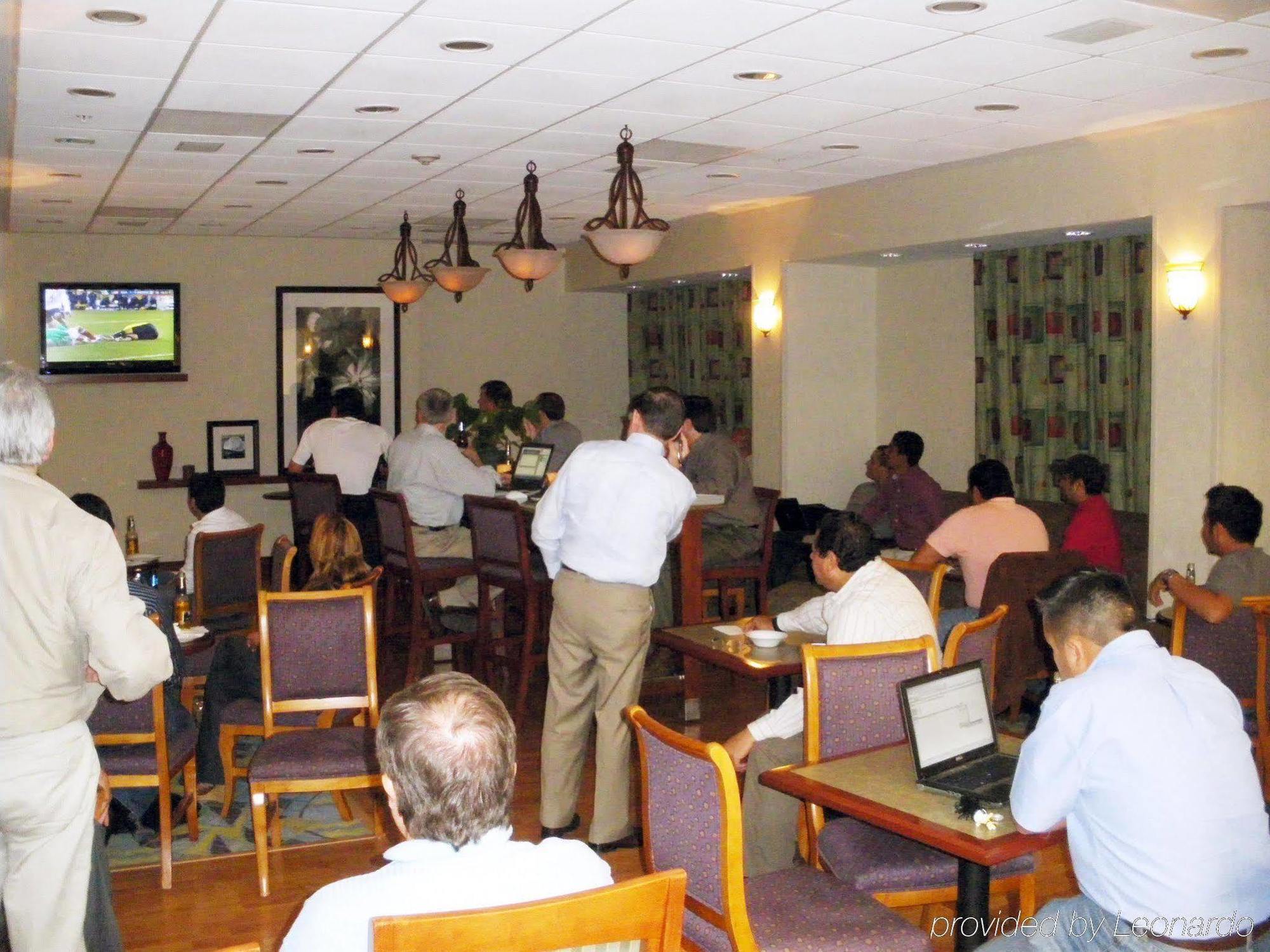 Hampton By Hilton Reynosa Zona Industrial Hotell Restaurang bild